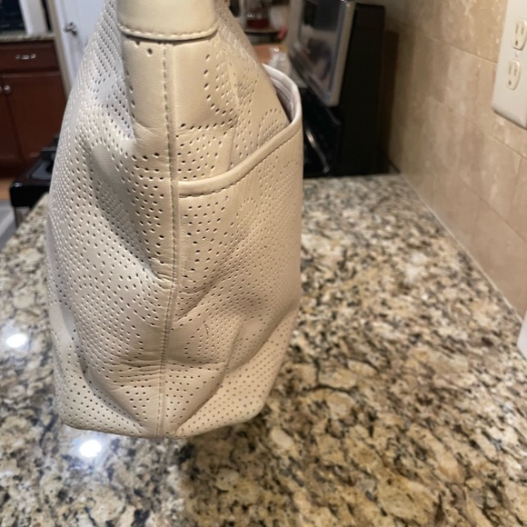 COACH Perforated Ivory Leather Shoulder Tote Bag F21941 EUC! $249 - Picture 5 of 10